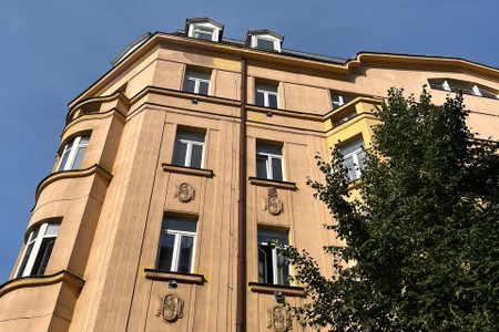 Слезска 75
